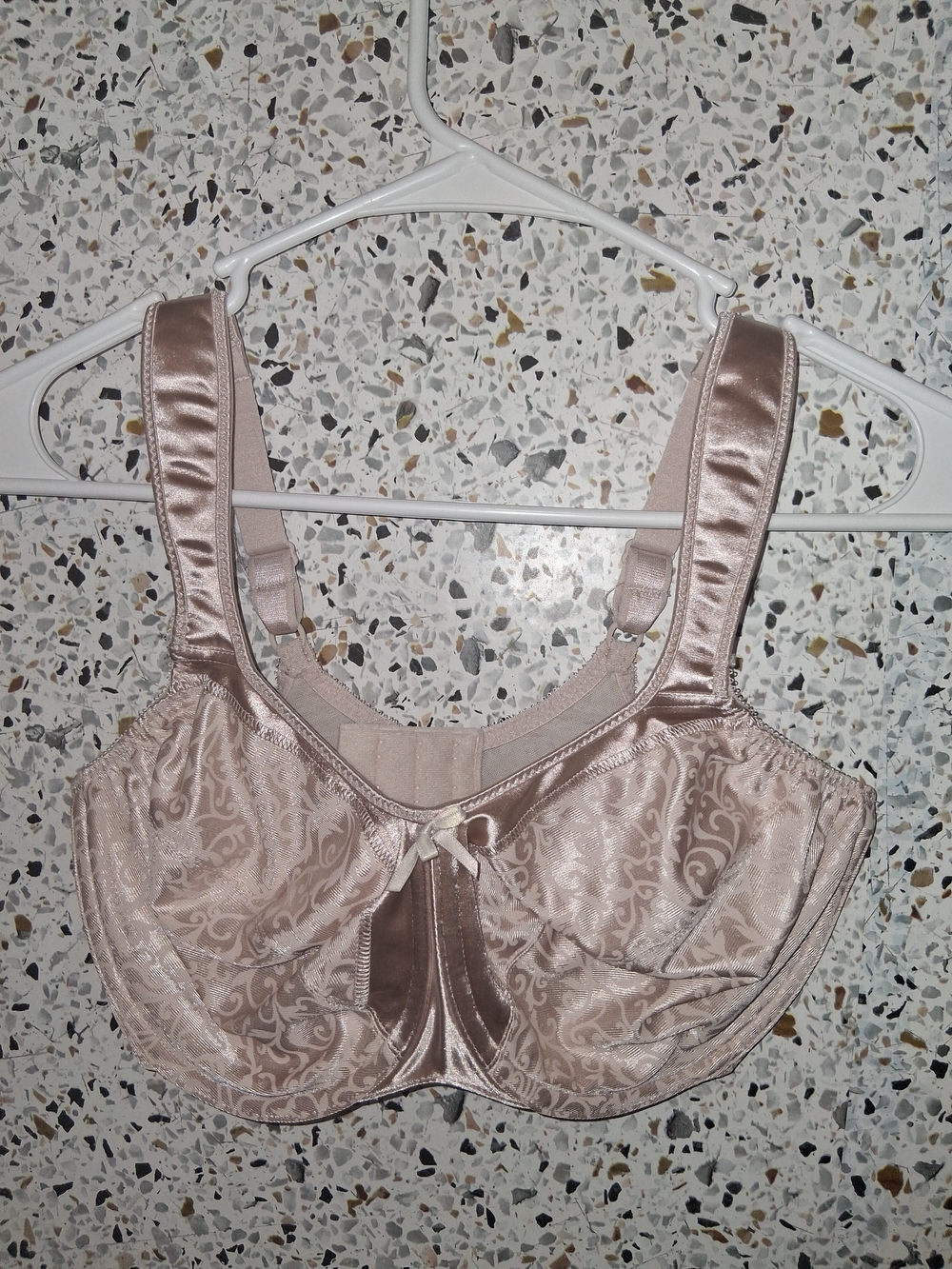 Women's Bali Bra Size 34DD Beige No Padding With Wires